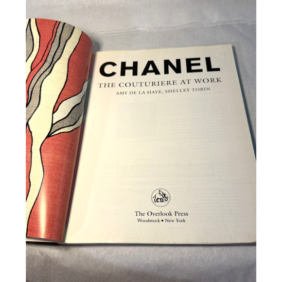 Chanel Couturiere At Work By De Amy La Haye & Tobin Shelley Soft Cover 1st Print - Picture 11 of 11